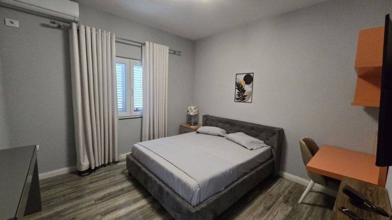 Tirane, jepet me qera apartament 2+1 Kati 2, 115 m² 650 € (Sauk)