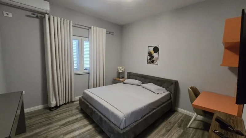 Tirane, jepet me qera apartament 2+1 Kati 2, 115 m² 650 € (Sauk)