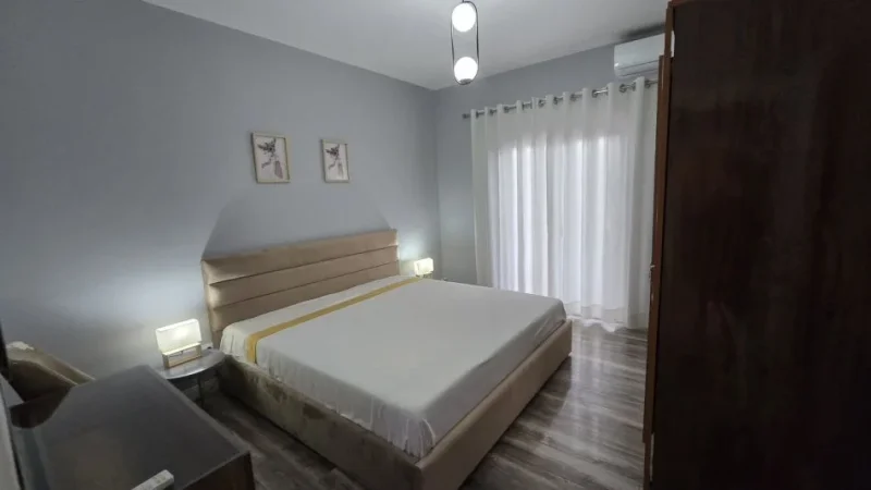 Tirane, jepet me qera apartament 2+1 Kati 2, 115 m² 650 € (Sauk)