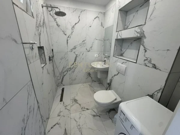 Tirane, jepet me qera apartament 1+1 Kati 9, 76 m² 500 € (Rruga Ferit Xhajko)