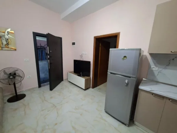 Tirane, shitet apartament 1+1+Ballkon Kati 1, (Apartament 1+1 me qira ne Laprake Spitali Ushtarak
