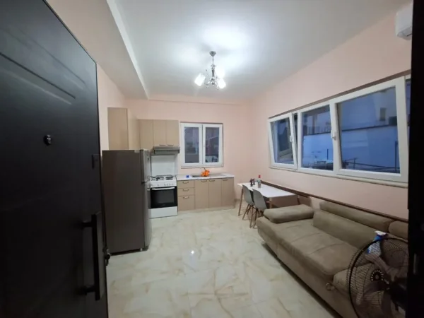 Tirane, shitet apartament 1+1+Ballkon Kati 1, (Apartament 1+1 me qira ne Laprake Spitali Ushtarak