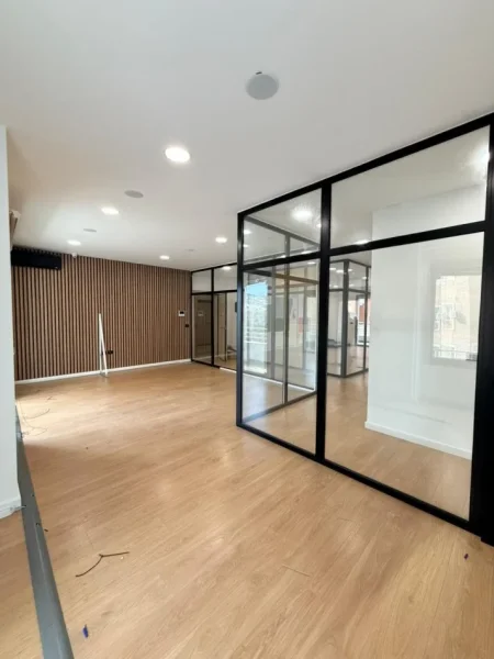 Tirane, jepet me qera zyre , 180 m² 250.000 € 