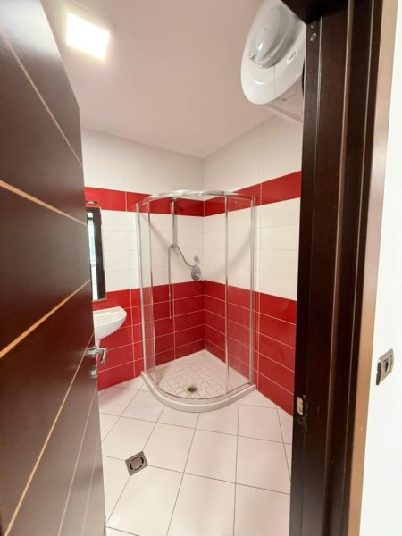 Tirane, jepet me qera zyre , 180 m² 250.000 € 