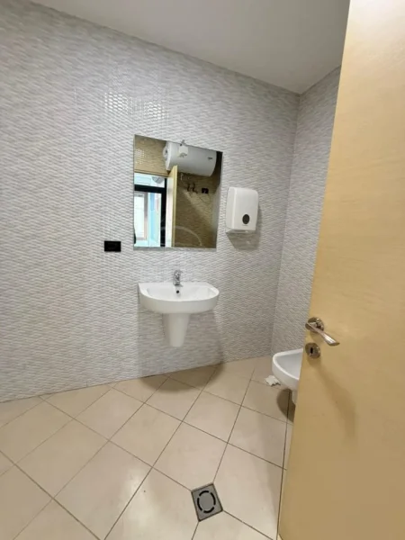 Tirane, jepet me qera zyre , 180 m² 250.000 € 