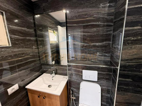 Tirane, jepet me qera apartament 2+1 Kati 5, 136 m² 1.000 € (21 Dhjetori)