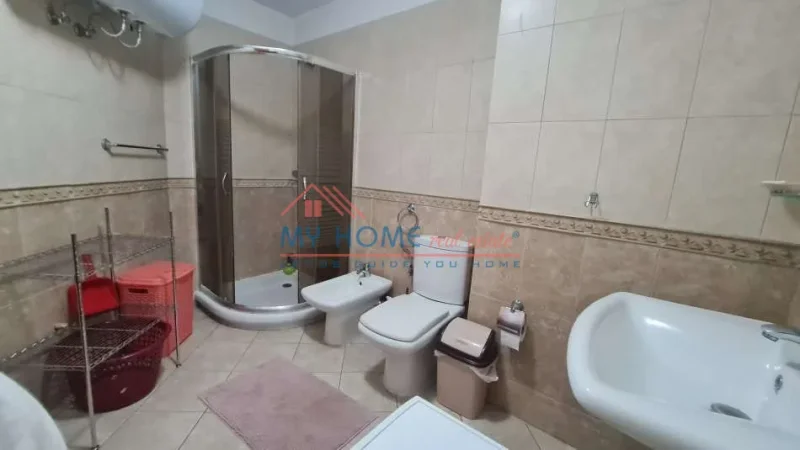 Tirane, jepet me qera apartament 2+1+Ballkon Kati 2, 115 m² 600 € (Don Bosko)