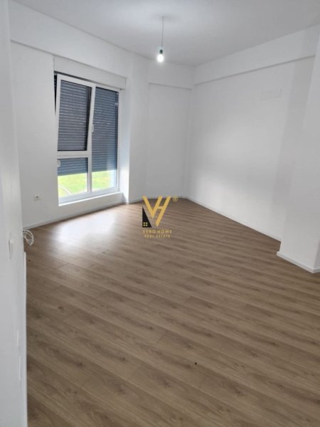 Tirane, shitet apartament 1+1+Ballkon Kati 3, 54 m² 82.000 € (FRESKU)