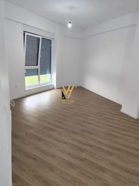 Tirane, shitet apartament 1+1+Ballkon Kati 3, 54 m² 82.000 € (FRESKU)