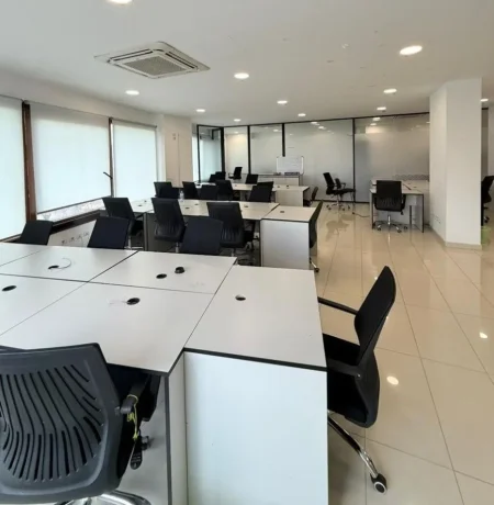 Tirane, jepet me qera zyre Kati 2, 187 m² 2.500 € (KOMPLEKSI DELIJORGJI)