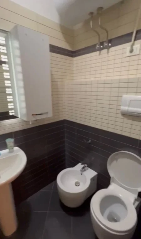 Tirane, jepet me qera apartament 1+1 Kati 4, 73 m² 650 € (Delijorgji)