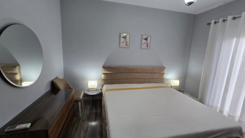 Tirane, jepet me qera apartament 2+1+Ballkon Kati 2, 115 m² 650 € (Sauk /Rr.Xhebrahimet)