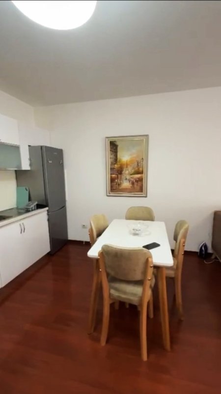 Tirane, jepet me qera apartament 1+1+Ballkon Kati 4, 70 m² 600 € (Rruga Frosina Plaku)