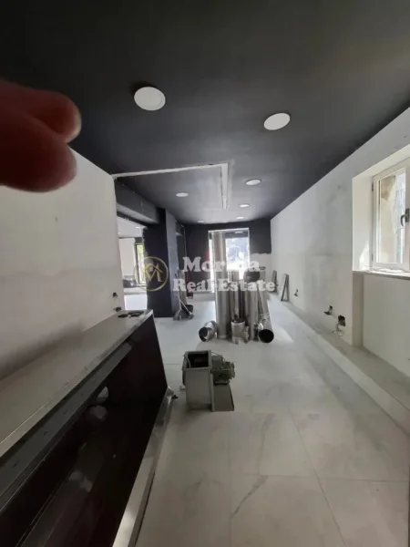 Tirane, shitet ambjent biznesi Kati 0, 80 m² 750.000 € (21 Dhjetori)