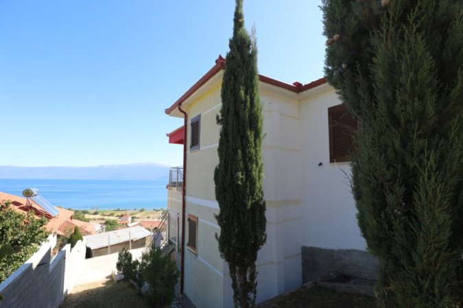 Pogradec, shitet Vile 4+1+Ballkon , 2.000 m² 265.000 € (Pogradec)