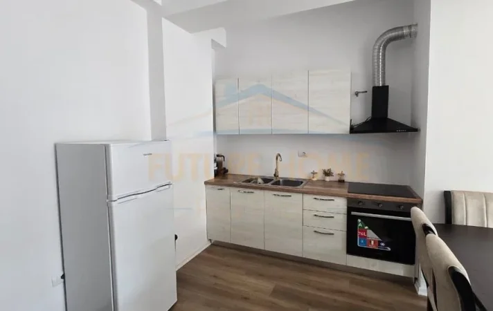 Tirane, jepet me qera apartament 2+1 Kati 7, 72 m² 550 € (kompleksi kaimi)
