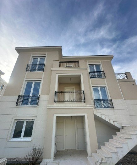 Tirane, shitet Vile 3 Katshe , 515 m² 1.400.000 € 