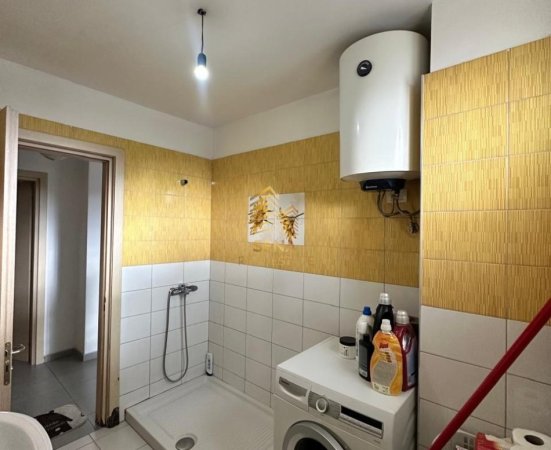 Tirane, jepet me qera apartament 2+1+Ballkon Kati 2, 100 m² 400 € (Kinostudio)