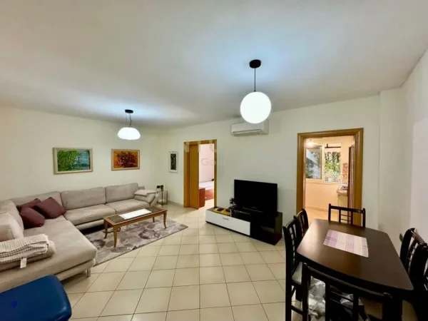 Tirane, jepet me qera apartament 2+1 Kati 3, 80 m² 650 €