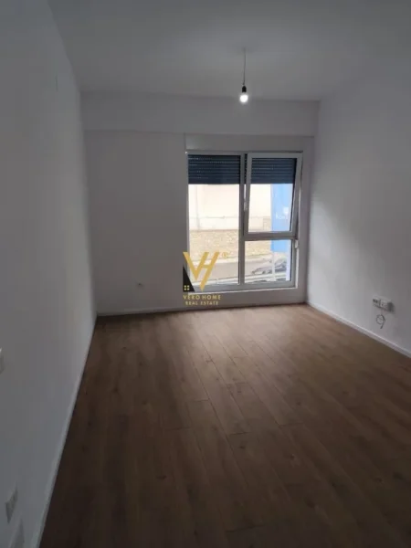 Tirane, shitet apartament 1+1+Ballkon Kati 2, 65 m² 97.000 € (FRESKU)