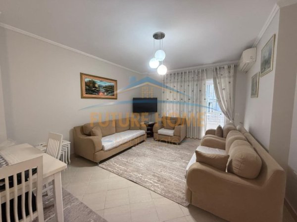 Tirane, jepet me qera apartament 2+1+Ballkon Kati 1, 88 m² 600 € 