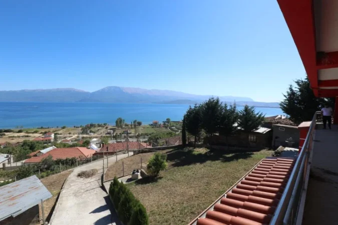 Tirane, shitet Vile 3 Katshe Kati 2, 300 m² 265.000 € (Pogradec)