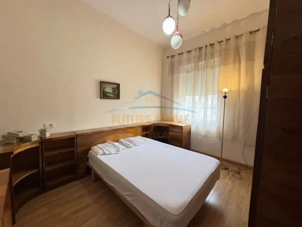 Tirane, jepet me qera apartament 2+1+Ballkon Kati 3, 60 m² 500 € (selvia)