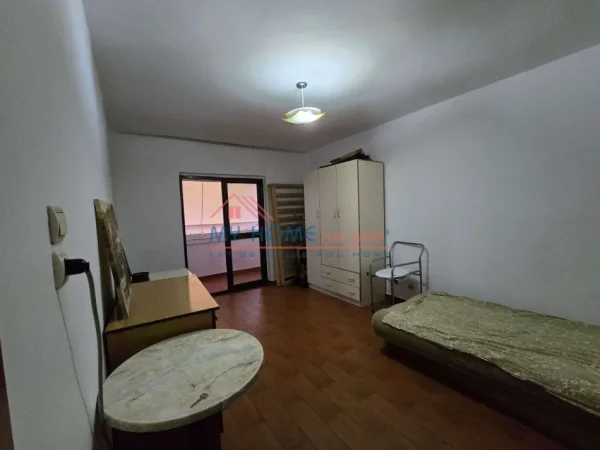 Tirane, jepet me qera apartament 3+1+Ballkon Kati 4, 95 m² 550 € (Rruga e Barrikadave)