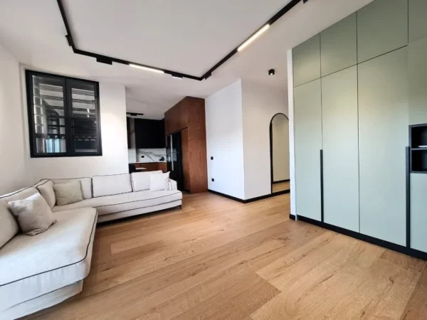 Tirane, jap me qera apartament 3+1 Kati 3, 128 m² 2.000 € (tegu)