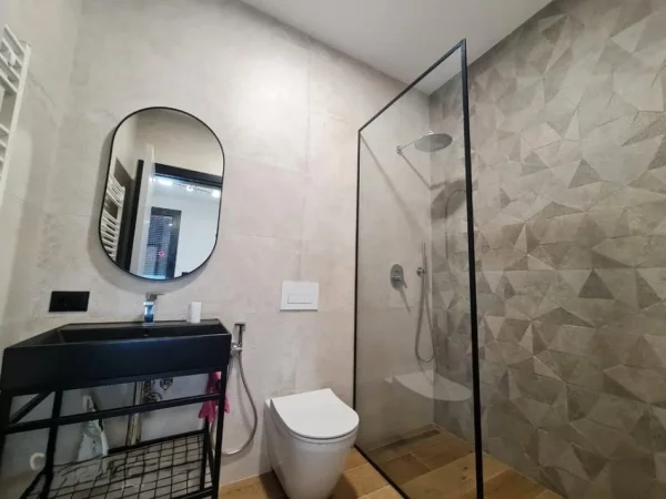 Tirane, jap me qera apartament 3+1 Kati 3, 128 m² 2.000 € (tegu)