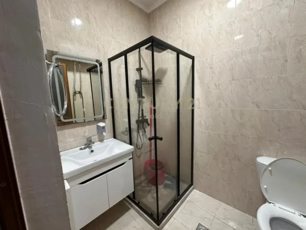 Tirane, jepet me qera apartament 2+1+Ballkon Kati 4, 87 m² 650 € 