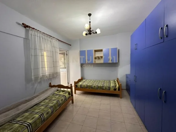 Tirane, jepet me qera apartament 2+1+Ballkon Kati 4, 87 m² 650 € 