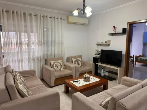 Tirane, jepet me qera apartament 2+1+Ballkon Kati 4, 87 m² 650 € 