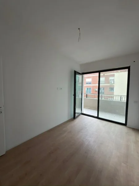 Tirane, shitet apartament 1+1+Ballkon Kati 3, 78 m² 180.250 € (Liqeni i Thate)