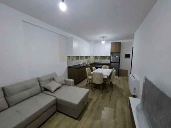 Tirane, jepet me qera apartament 2+1+Ballkon Kati 2, 84 m² 500 € 