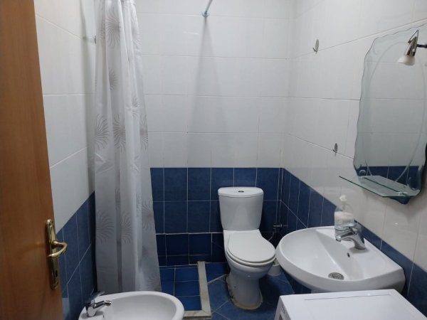 Tirane, jepet me qera apartament 1+1+Ballkon Kati 3, 65 m² 470 € (RRUGA E ELBASANIT)