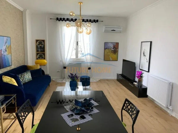 Tirane, jepet me qera apartament 2+1+Ballkon Kati 8, 100 m² 900 € (rruga kosovareve)