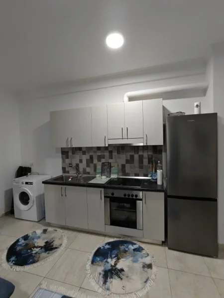Shitet apartament 1+1+Ballkon Kati 1, 50 m² 107.000 € (GJIRI I LALZIT)