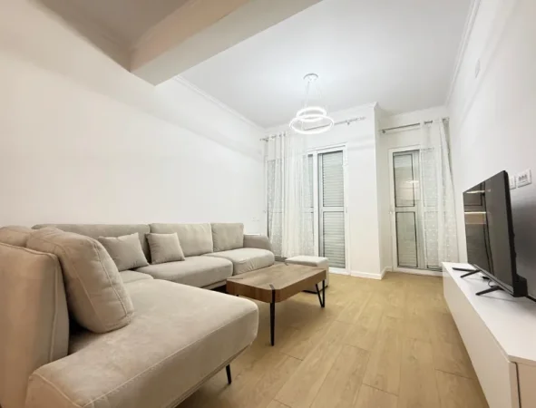 Tirane, jepet me qera apartament 2+1+Ballkon Kati 1, 110 m² 750 € (liqeni i thate)