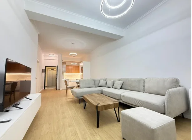 Tirane, jepet me qera apartament 2+1+Ballkon Kati 1, 110 m² 750 € (liqeni i thate)