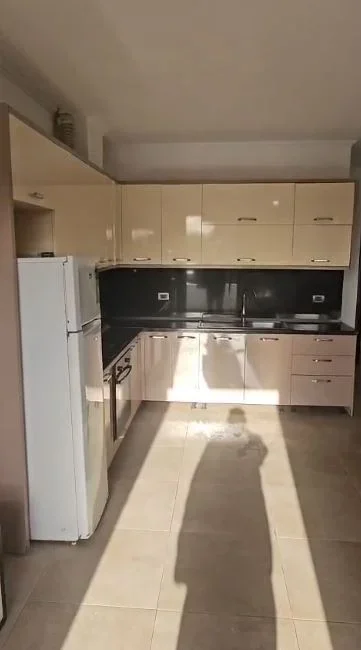 JEPET ME QIRA APARTAMENT 1+1 NE LAPRAKË,  350 €URO