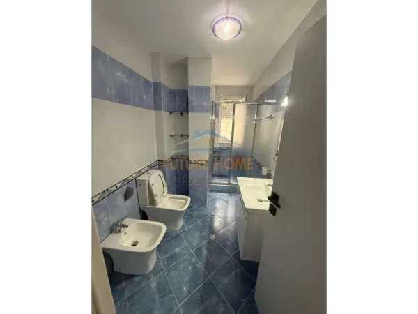 Tirane, jepet me qera apartament 2+1 Kati 1, 88 m² 600 € (Kodra e Diellit, perball Fondacionit " Eleonora".)