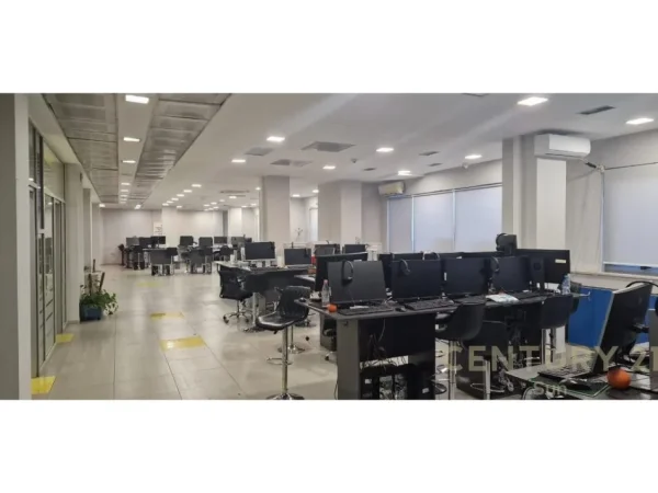 Tirane, jepet me qera zyre Kati 3, 800 m² 18.000 € (RRUGA E KAVAJES)
