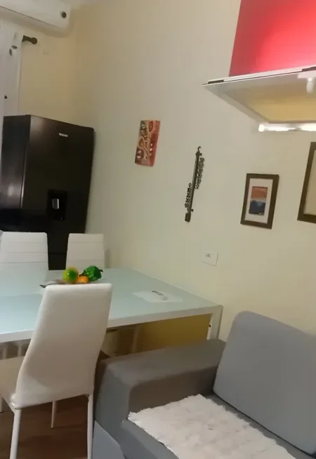 Tirane, jepet me qera apartament 2+1+Ballkon Kati 2, 85 m² 600 € (21 Dhjetori)