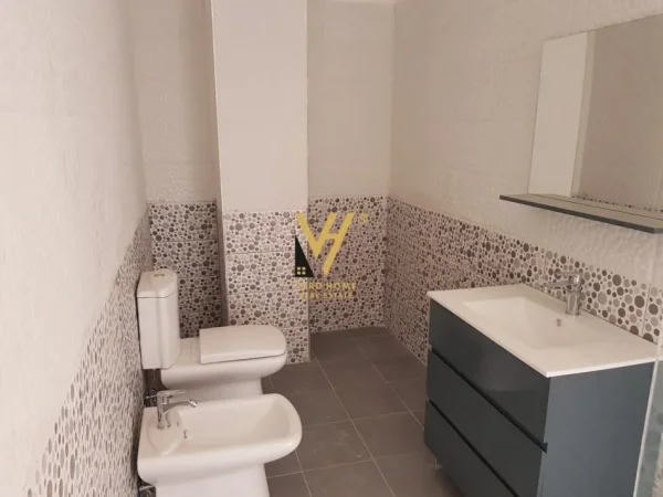 Tirane, shitet apartament 3+1+Ballkon Kati 2, 211 m² 350.000 € (LIQENI I THATE)