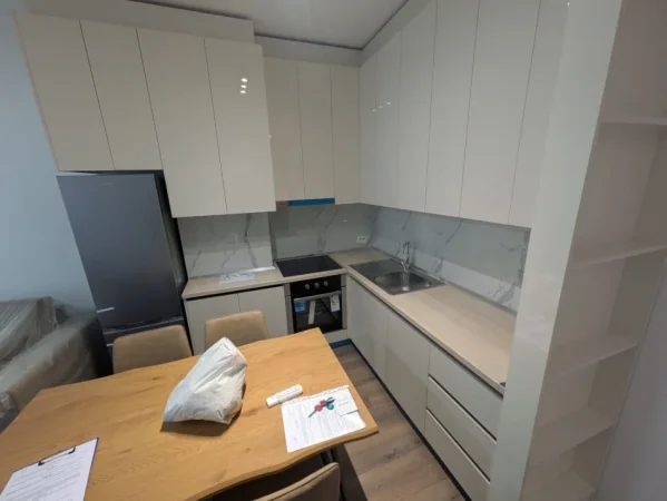 Tirane, jepet me qera apartament 1+1 Kati 2, 65 m² 470 € (Yzberisht)