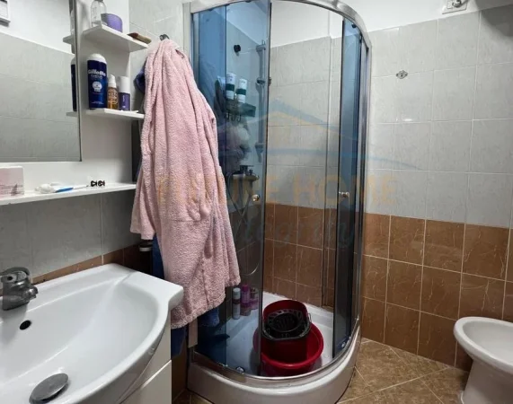 Shitet, Apartament 2+1, Zogu i Zi, Tiranë.
