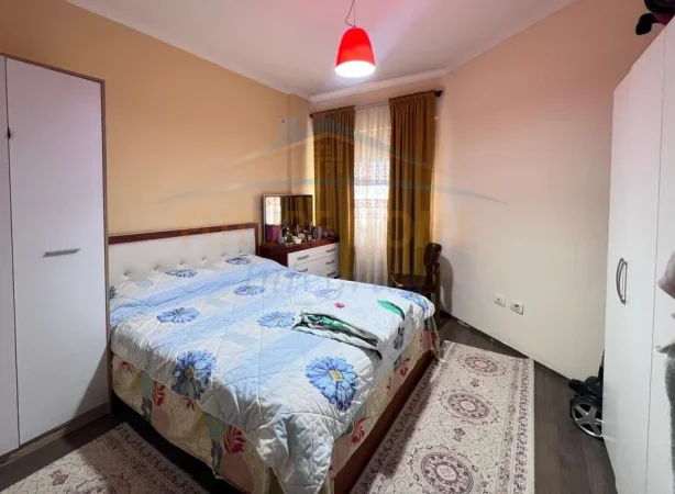 Shitet, Apartament 2+1, Zogu i Zi, Tiranë.