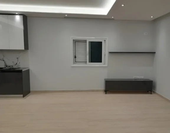 Vlore, jepet me qera shtepi 2+1+Ballkon , 300 € 