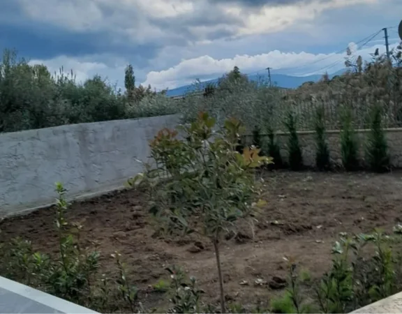 Vlore, jepet me qera shtepi 2+1+Ballkon , 300 € 